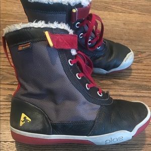 Kids size 1 Plae boots
